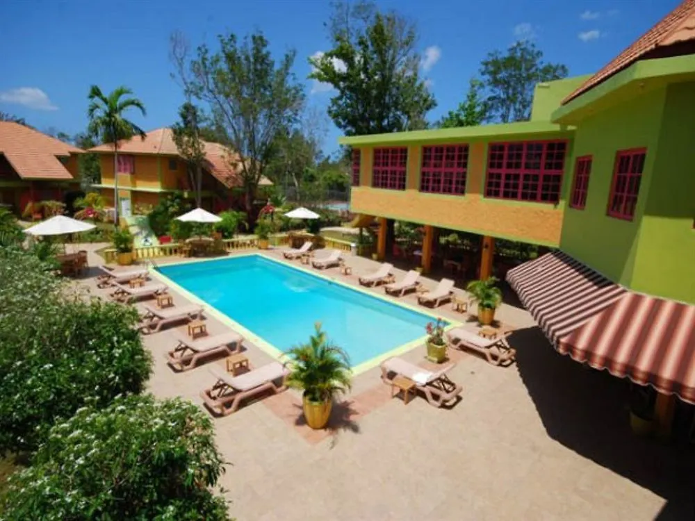 Oasis Resort نيغريل فندق